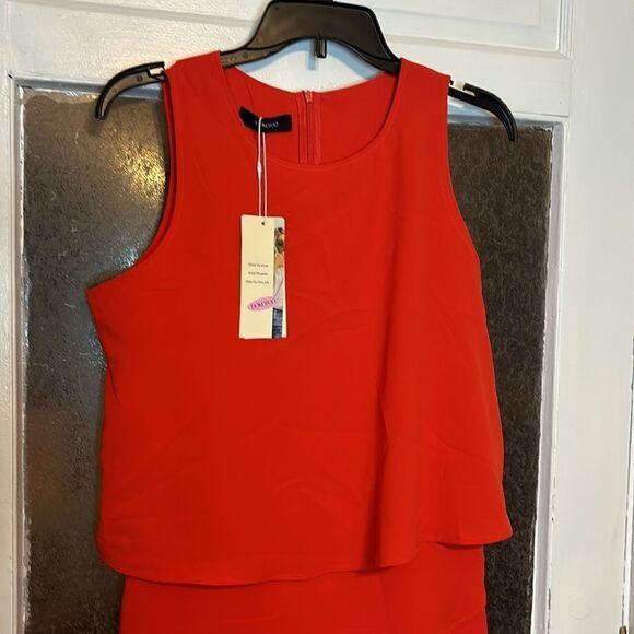 NWT Dokotoo Women’s Bright Elegant Red Short Tiered Flowy Romper Size Medium - Picture 2 of 7